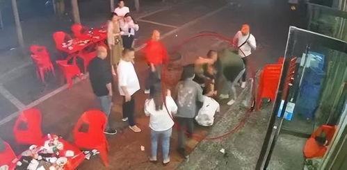 唐山打人小巷视频爆料,小巷视频揭露暴力冲突惊人一幕  第3张